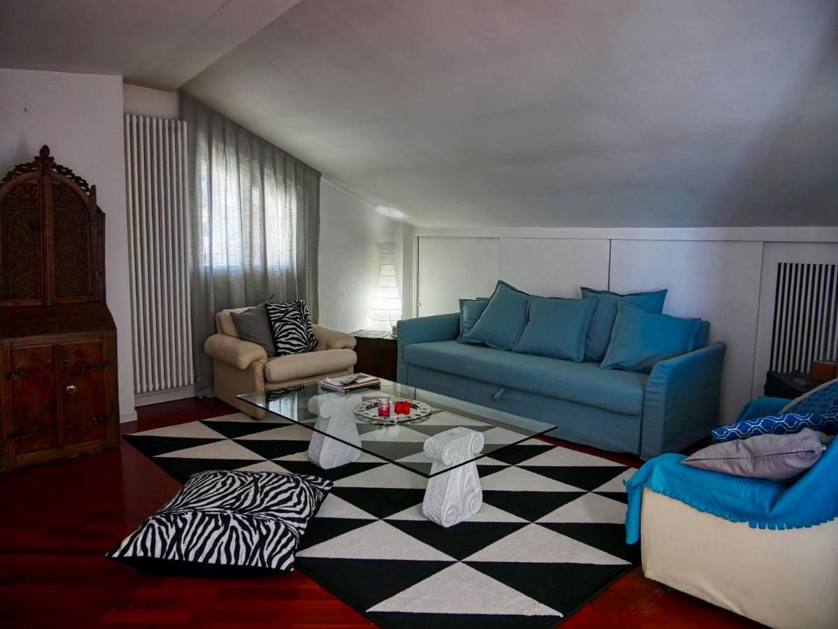 Attico 96 Apartment เปซาโร ภายนอก รูปภาพ