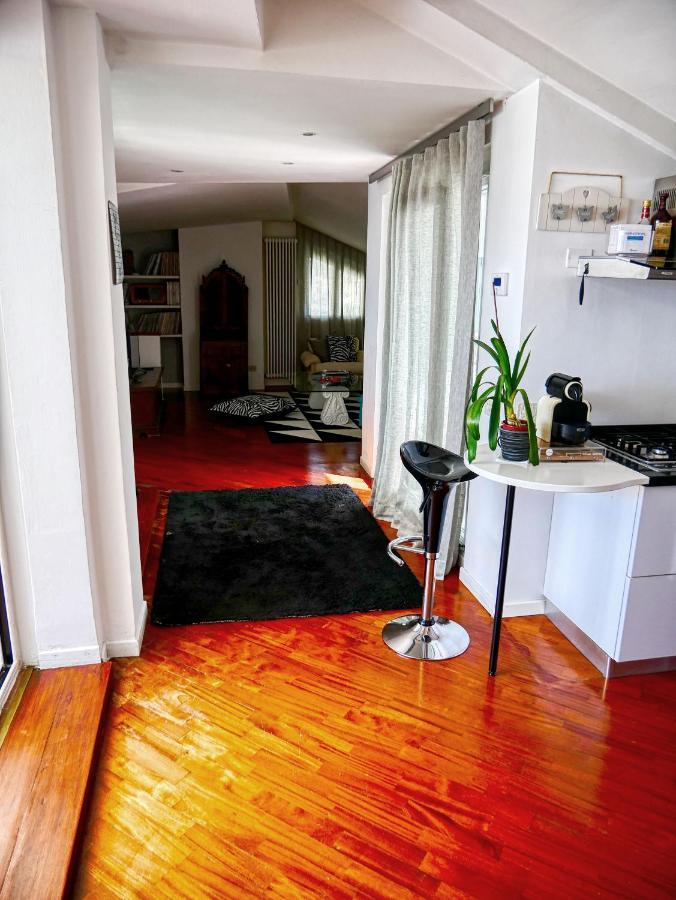 Attico 96 Apartment เปซาโร ภายนอก รูปภาพ